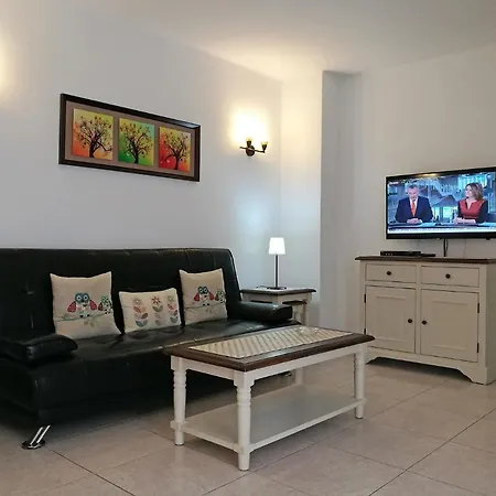 Las Acacias, Central Pdc * Puerto del Carmen (Lanzarote)